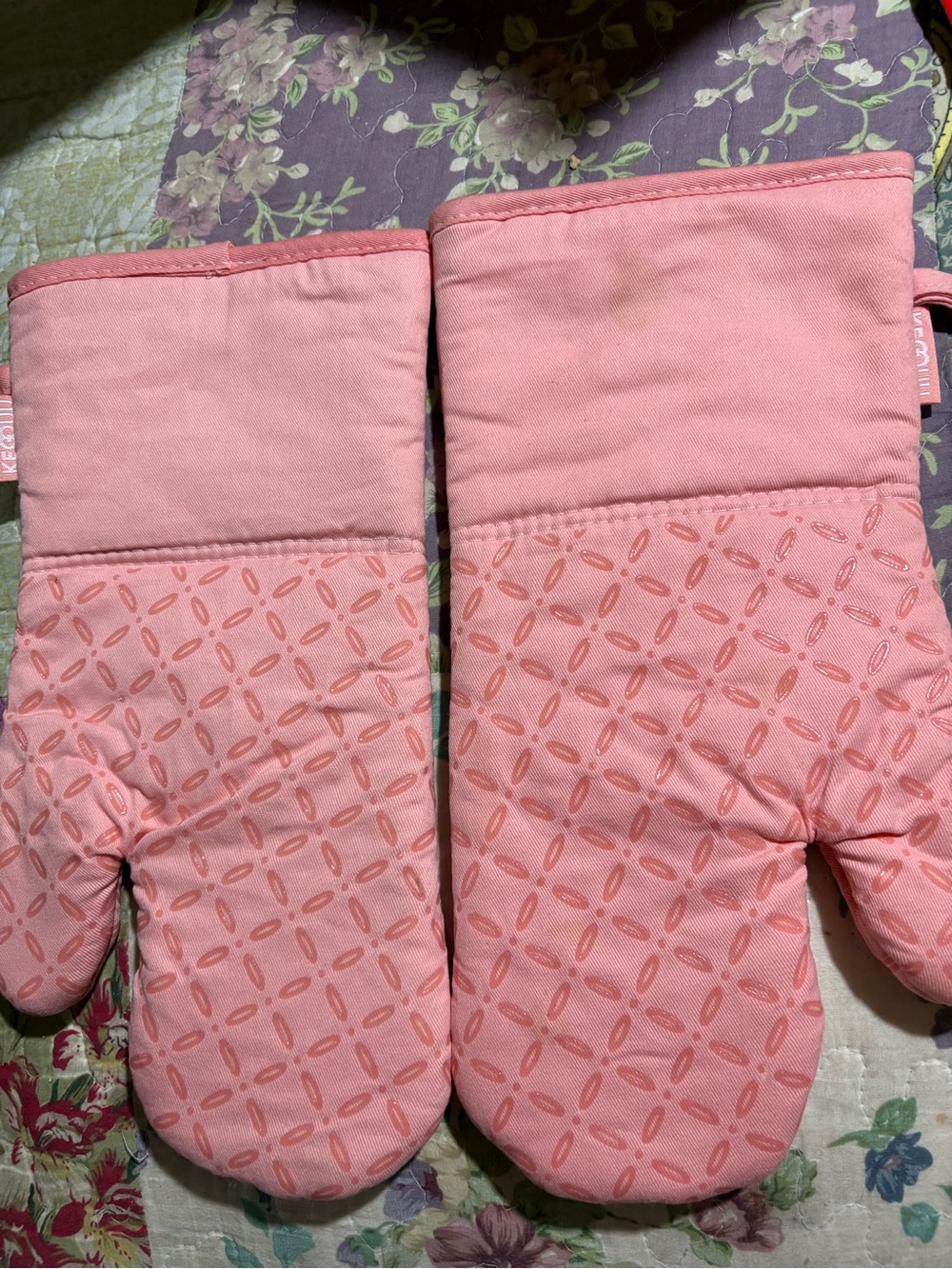 Pink Oven Mitts - Brand Not Visible
